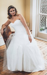 Sweetheart Lace Floor-length plus size wedding dress With Tulle Overlay