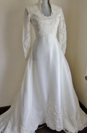 queen anne collar wedding dress